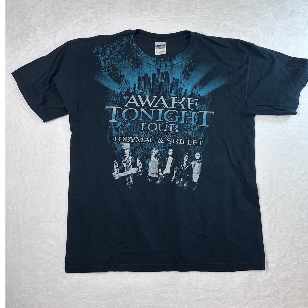 Gildan Mens TobyMac Skillet Awake Tonight Tour 2010 Graphic T-Shirt Black Large